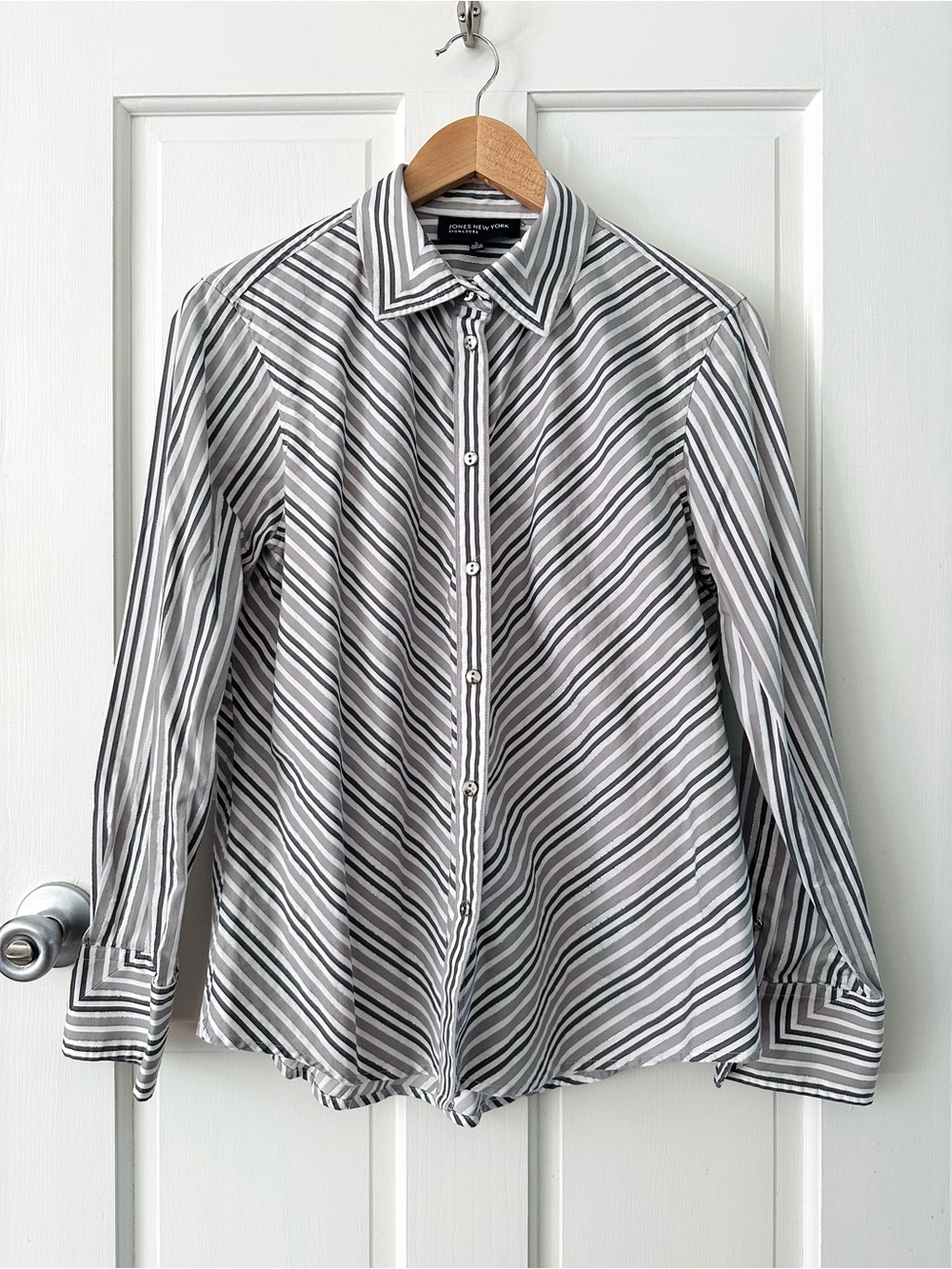 Jones New York Signature Button Down Shirt Metallic Diagonal Stripes Silver Sz L